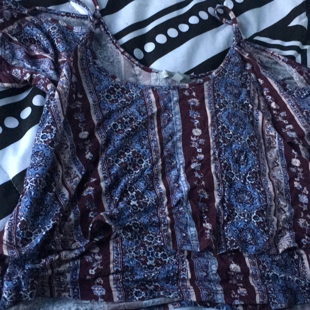 Patterned off the shoulder crop top!
